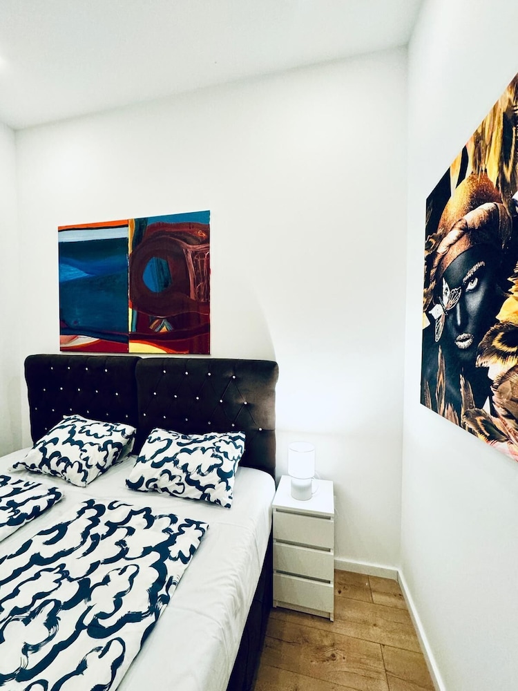 Elegant Five Bedroom Residence Alterlaa