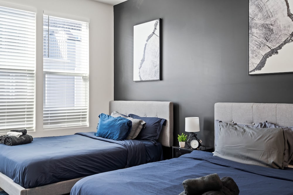 Luxe King 4BR Townhouse in Uptown CLT