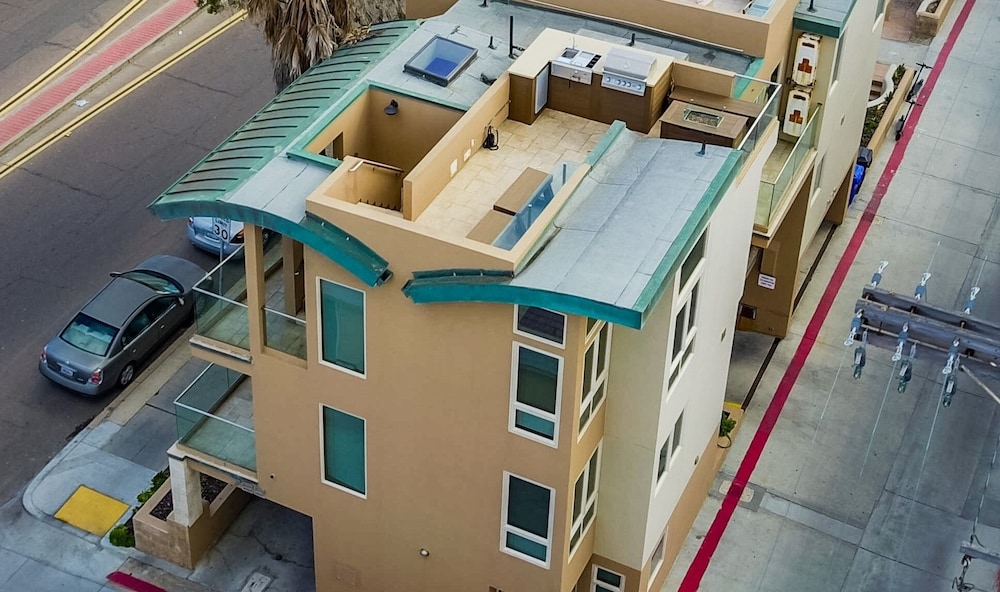 Manhattan Townhome #722