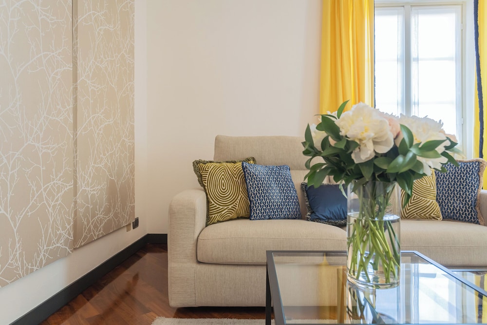 Lake Holiday Como by Rent all Como