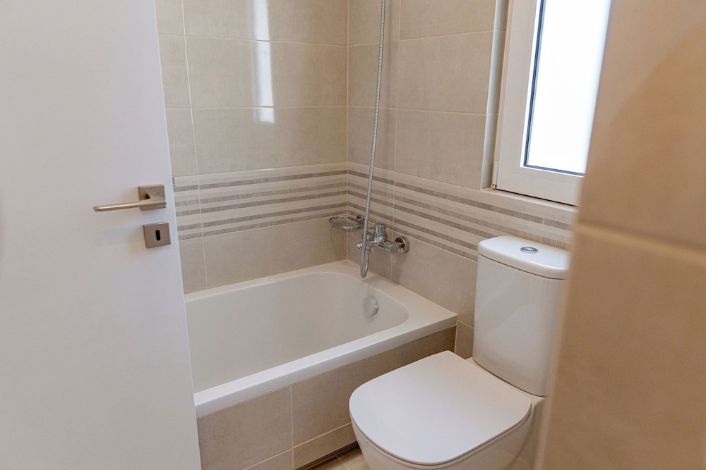 Phaedrus Living: Seaside Thalassa Cretan 102