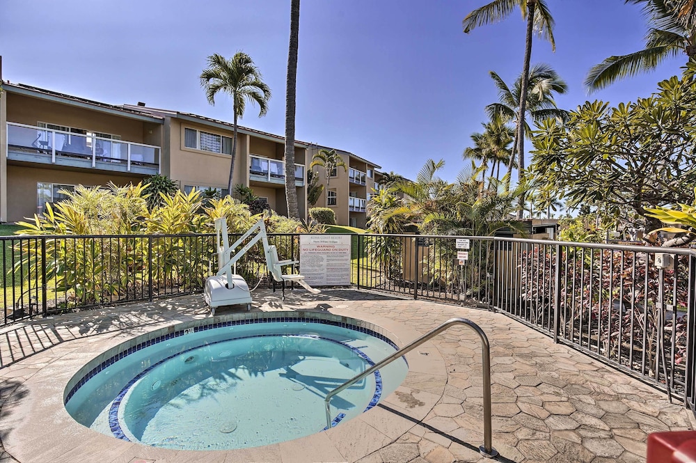 Kailua-kona Condo w/ Resort Amenities Access!
