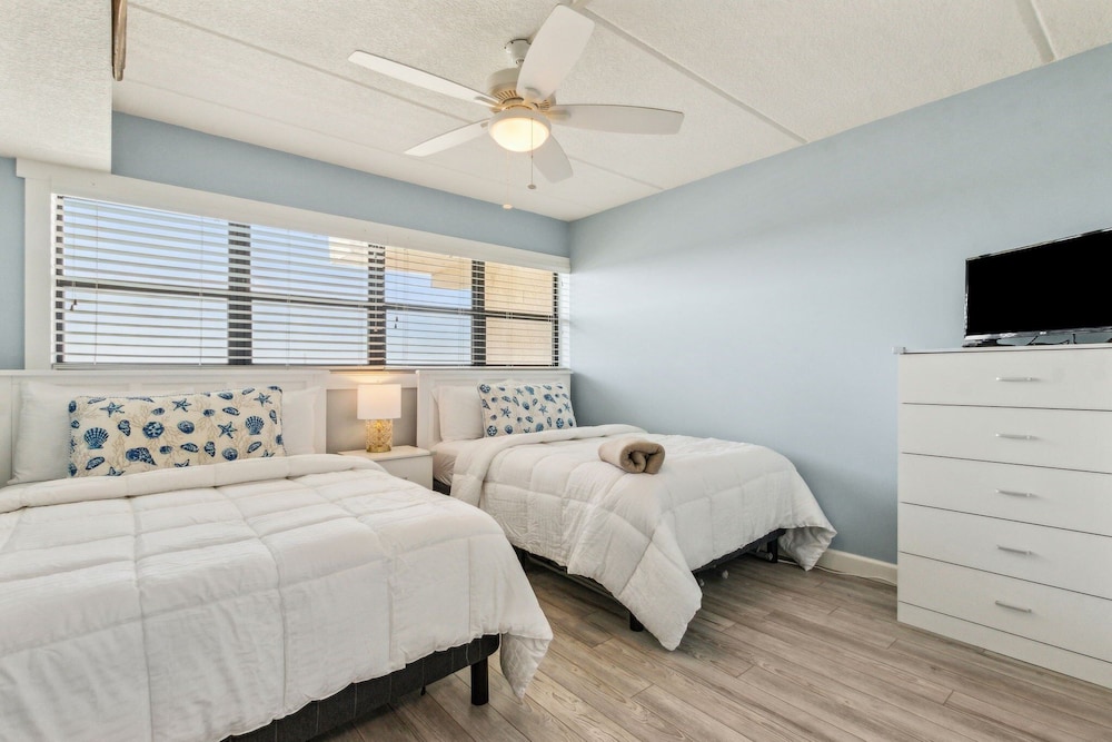 663 Amelia By The Sea 2 Bedroom Condo