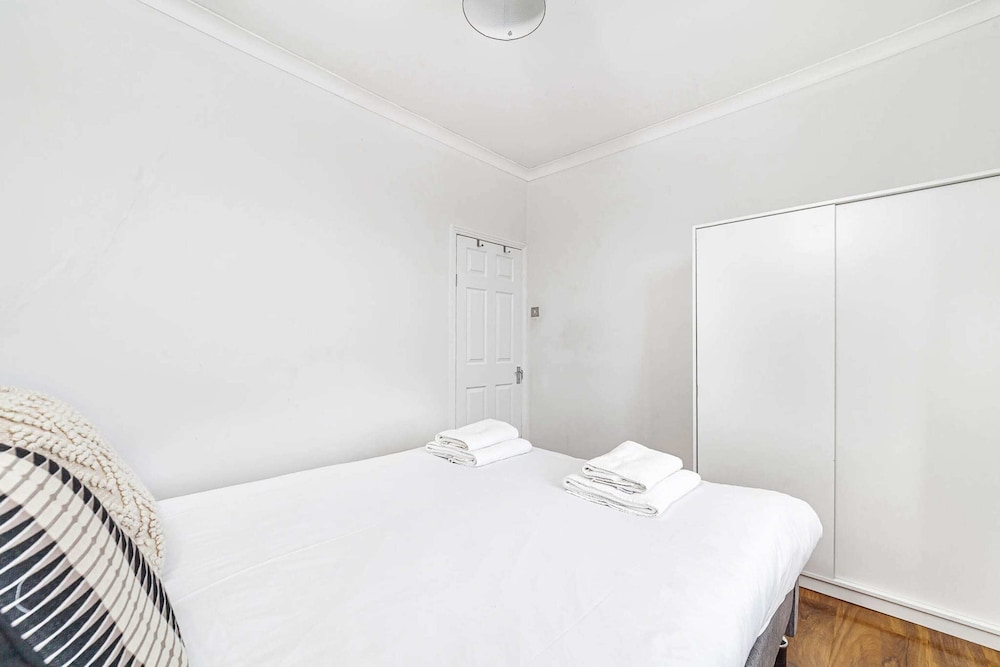 Bright West Ealing Abode