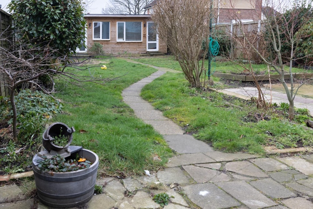 3br-garden-freeparking-neartowncentre