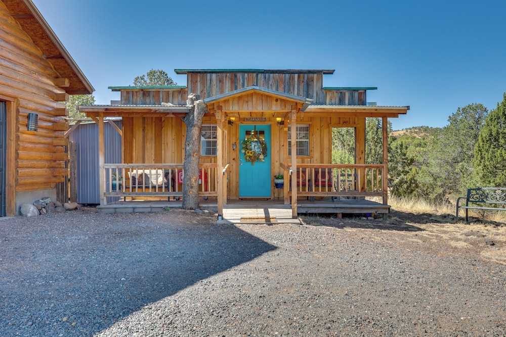 Quiet Eagar Retreat Near Lakes, Hiking & Hunting!