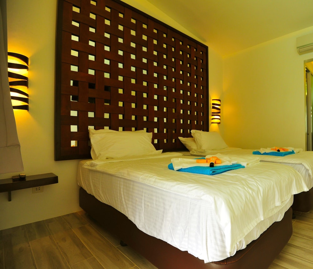 Alegria Water Front Beach House view 5