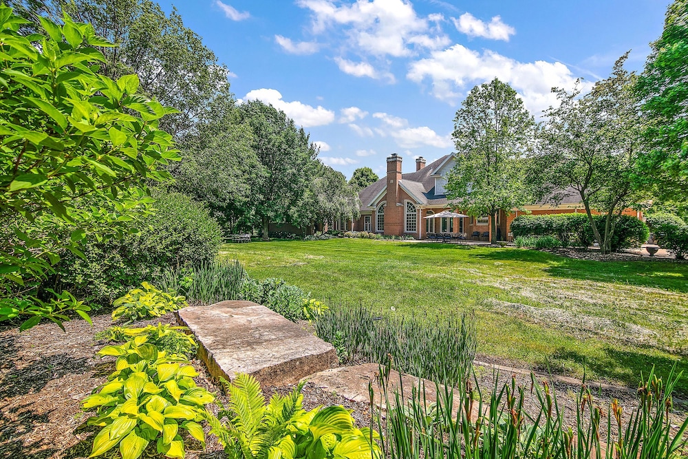 Private Riverbank 27-acre Estate 1 hr From Chicago