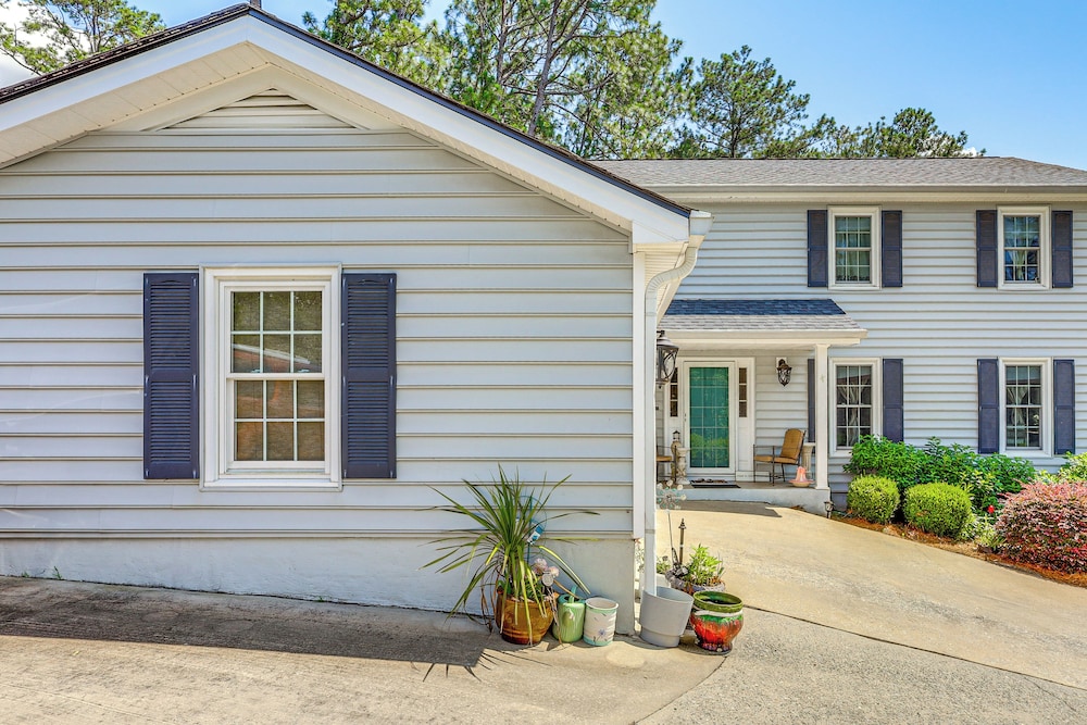 Pool & Tennis Court Access: Home in Warner Robins