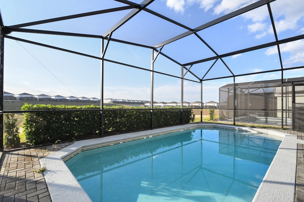 Lux Family Home in Exclusive Windsor Island Resort