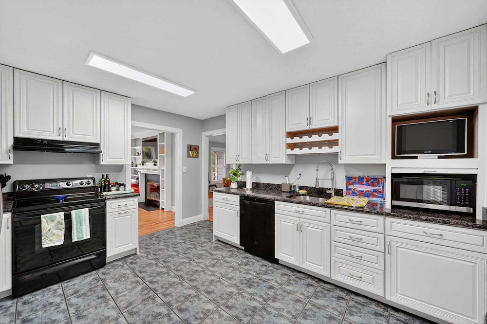 Waterfront Kent Island Retreat 5BR Sleeps 12 Near Weddings Annapolis