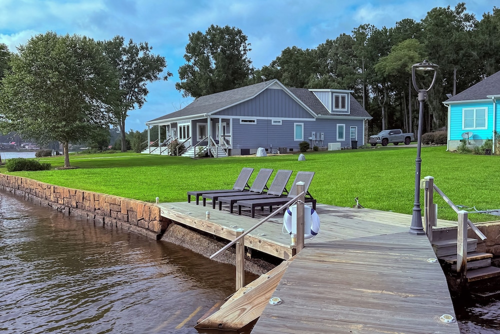 Lakefront Home w/ Hot Tub & Dock in Cross Hill!