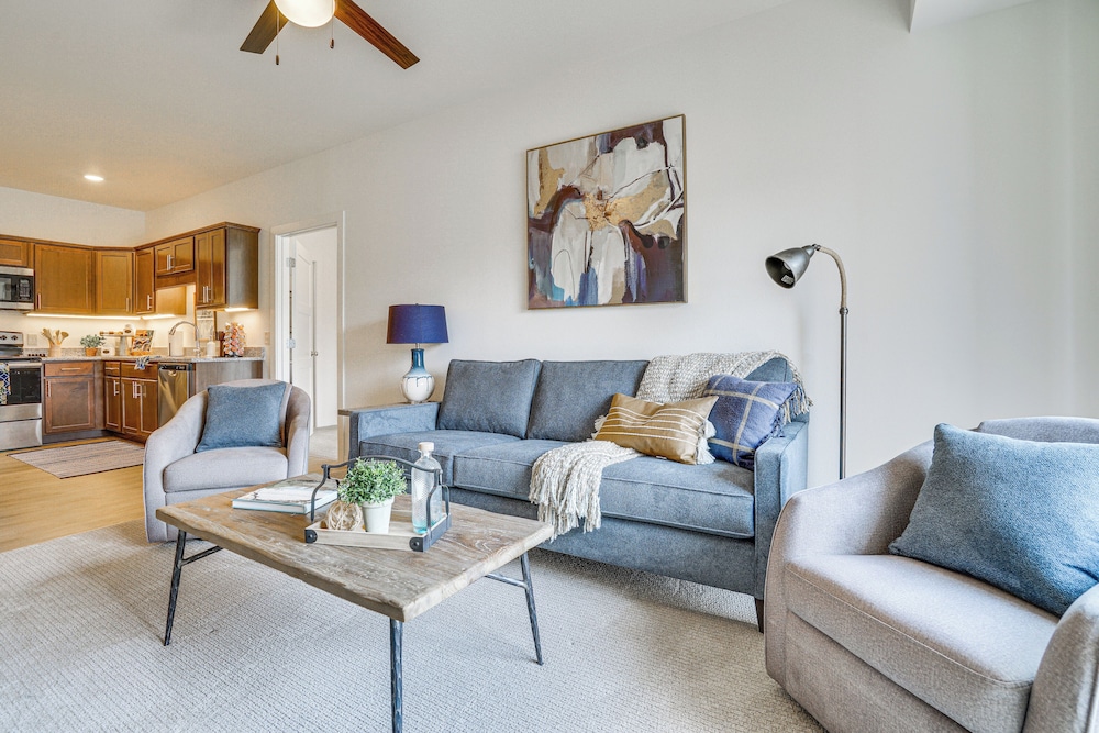 4 Mi to National Sports Center: Apt in Blaine