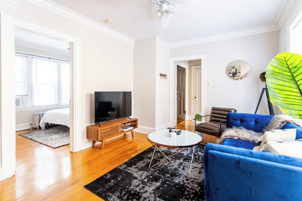 Nice 1BR Spot - Eastwood rep
