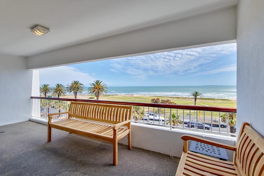 3bed Apartment in Cape Town w Views Ocean Outlook