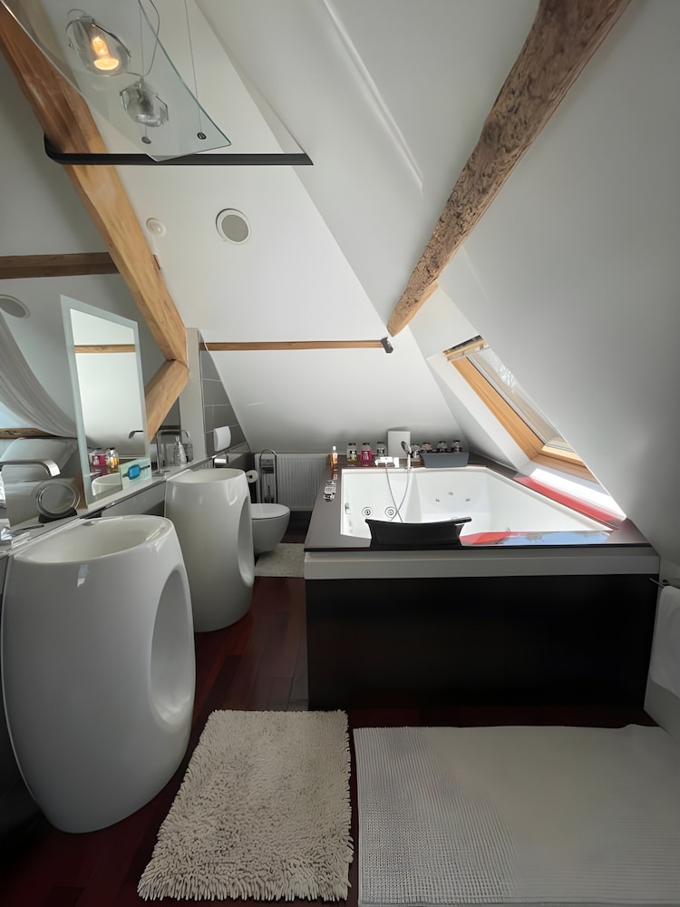 Estate in Saint-pavace Near Le Mans Circuit