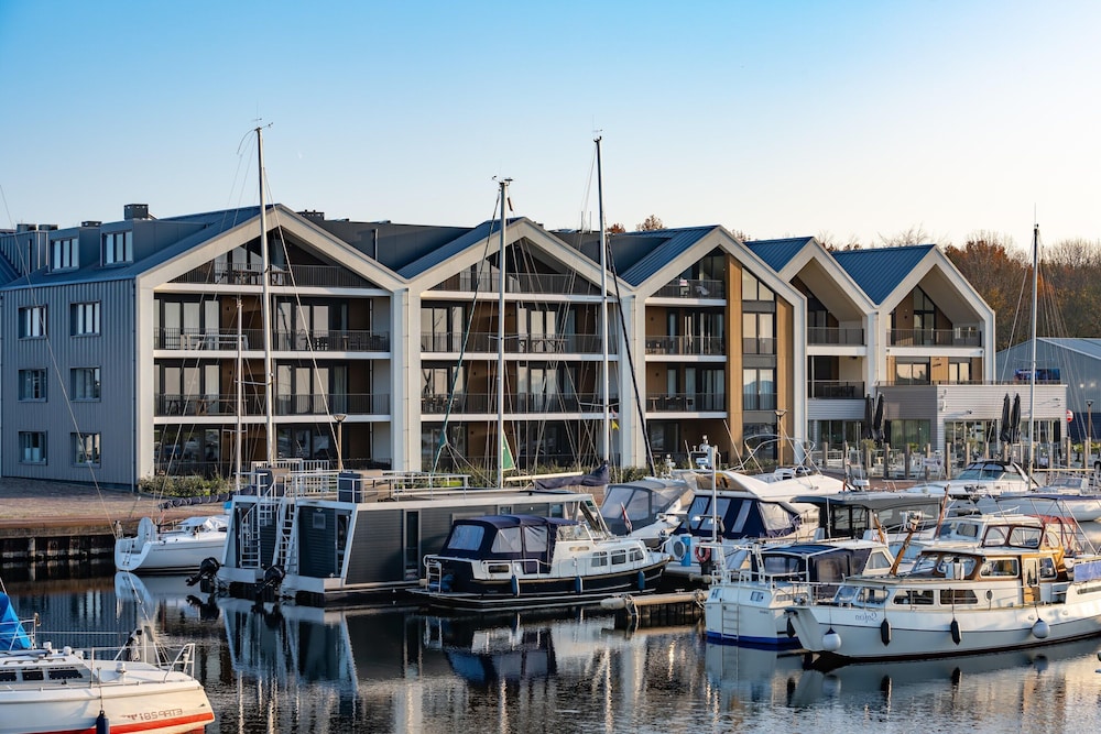 Stylish Marina Loft W/balcony