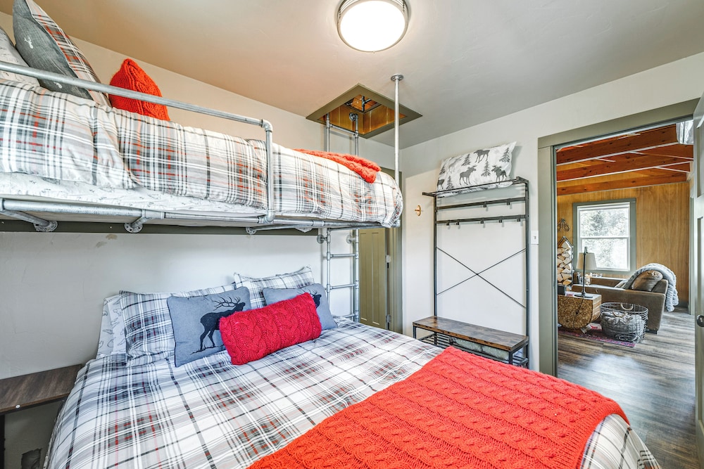 Lake Access, Mtn Views: 'cooks Cabin' in Kamas!