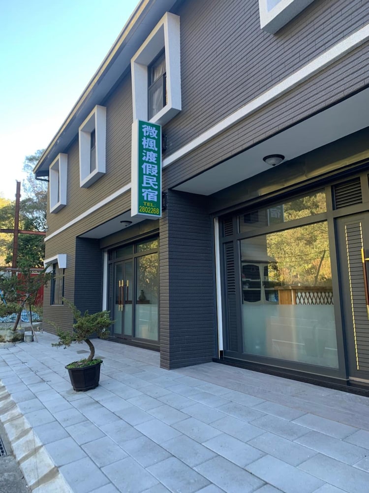 Hotel Kawayan Holiday Resort - Image 1