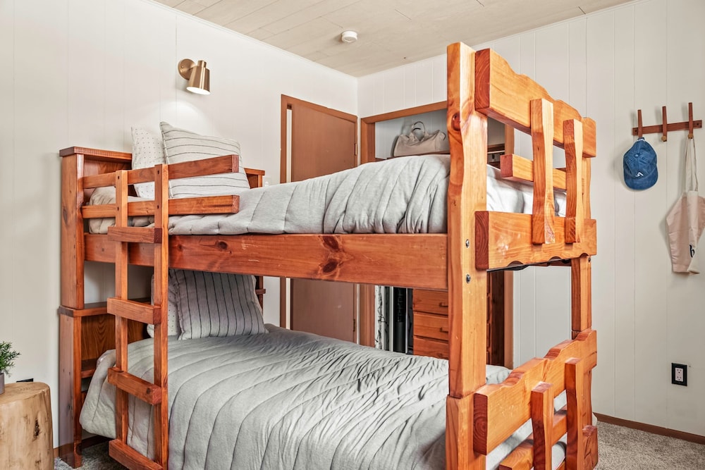 Burrow by Bidwell Cozy Arrowhead Lake Escape With Pools and Outdoor Adventures