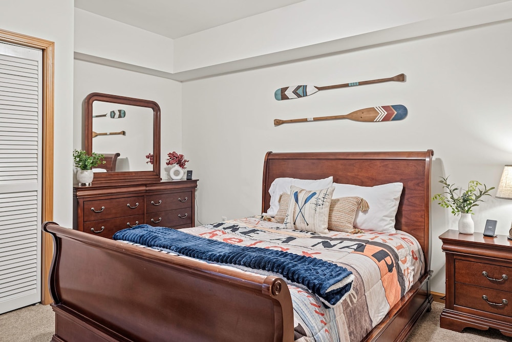 Mews Mountain House by Avantstay Walk to Beach Hot Tub Game Room