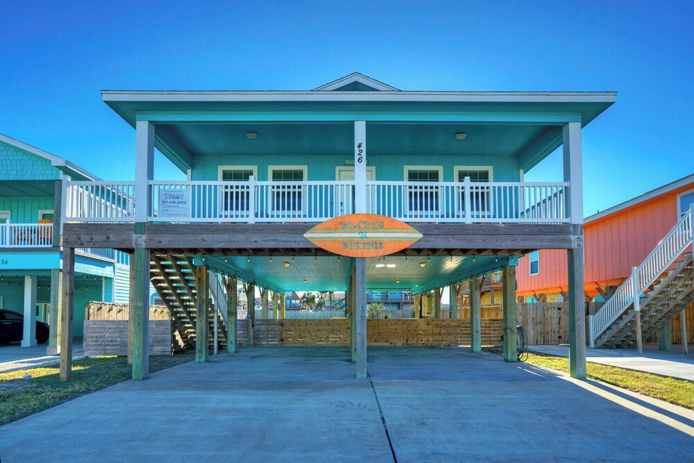 Sleeps 21, 2 Homes 2 Private Pools, Fire Pit, Swing Bar Walk to the Beach
