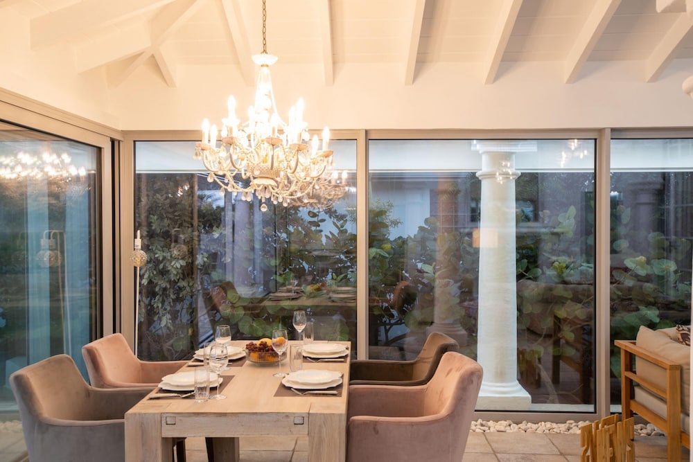 La Perla Classic- 1 BR Beachfront Luxury Villa view 4