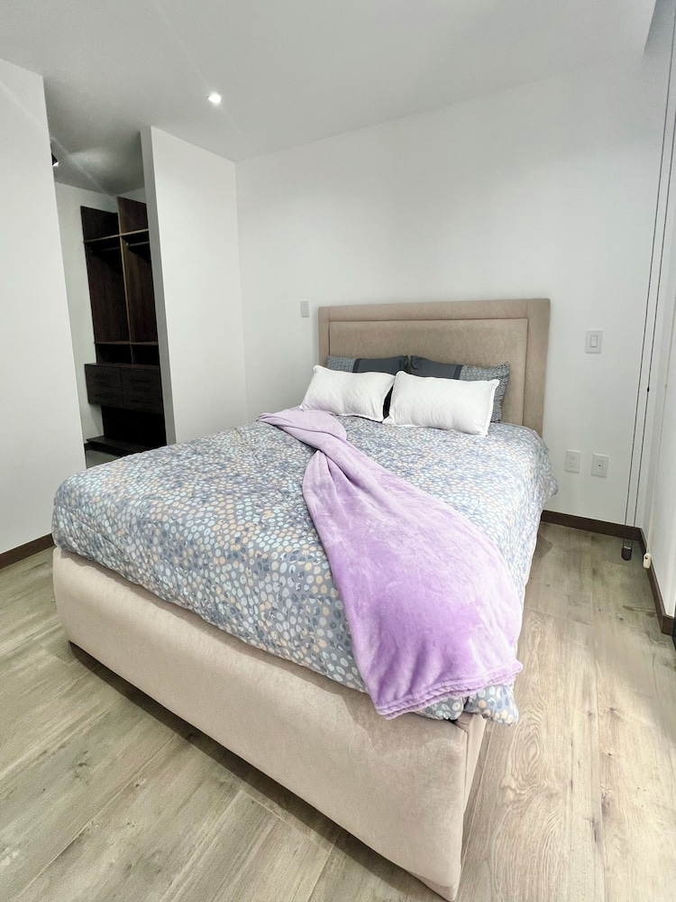Seis Residences