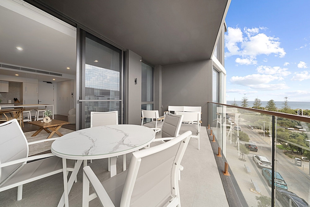 Spacious 2-bed Apartment in North Fremantle