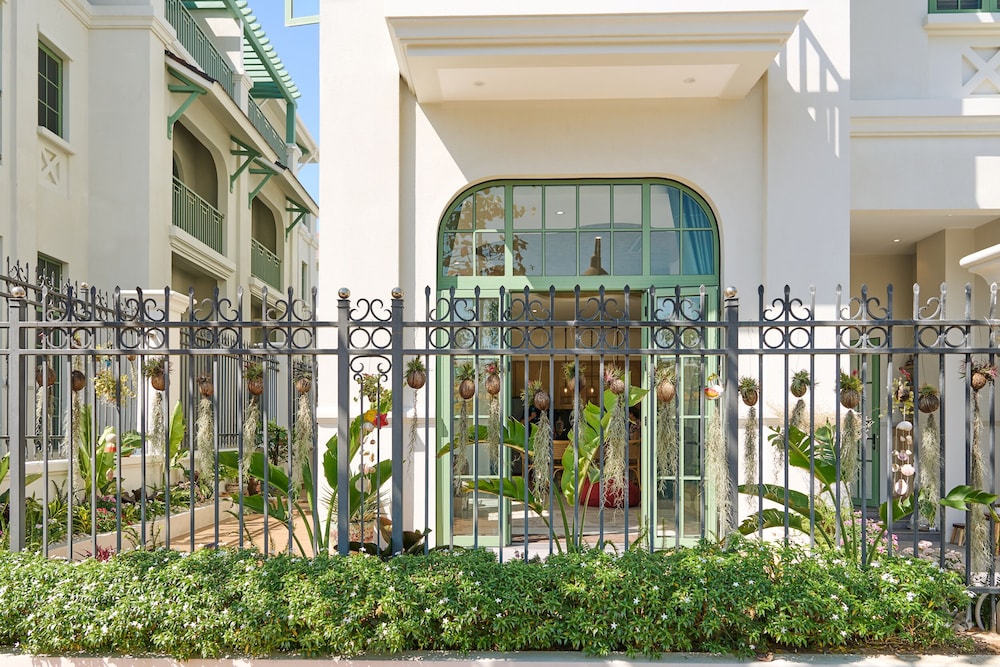 Luxury 4 bedroom Solar Villa