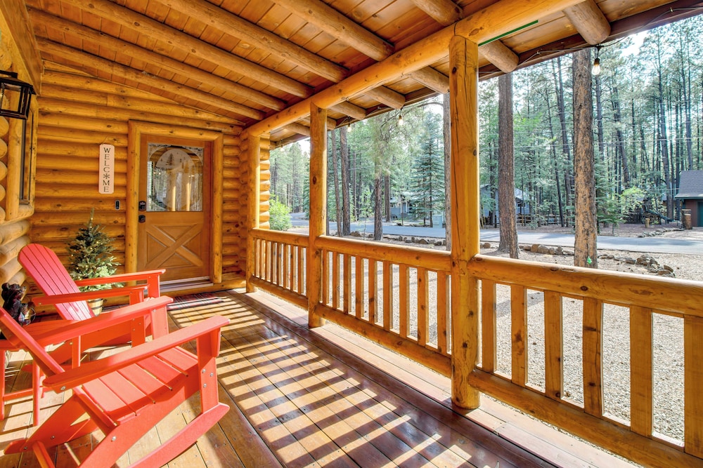 Near Fishing & Hiking: Pinetop Log Cabin w/ Deck!