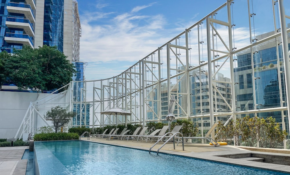 LUX Pad Executive Suite Canal View 5
