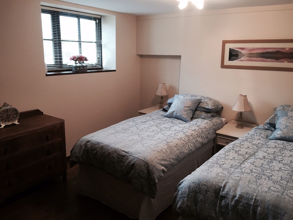Impeccable 2-bed Cottage Near Betws y Coed view 4