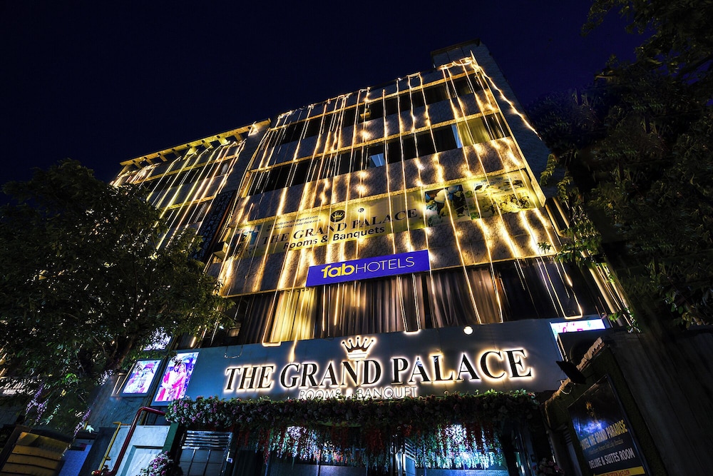 Fabhotel The Grand Paradise