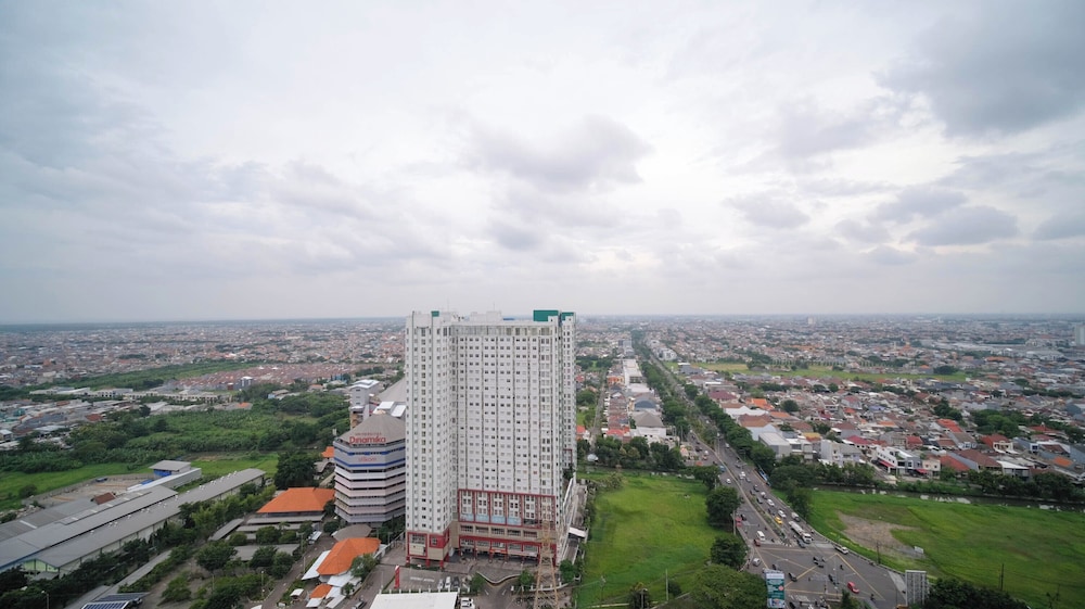 Stunning Comfy Studio Apartment Near Merr At Bale Hinggil