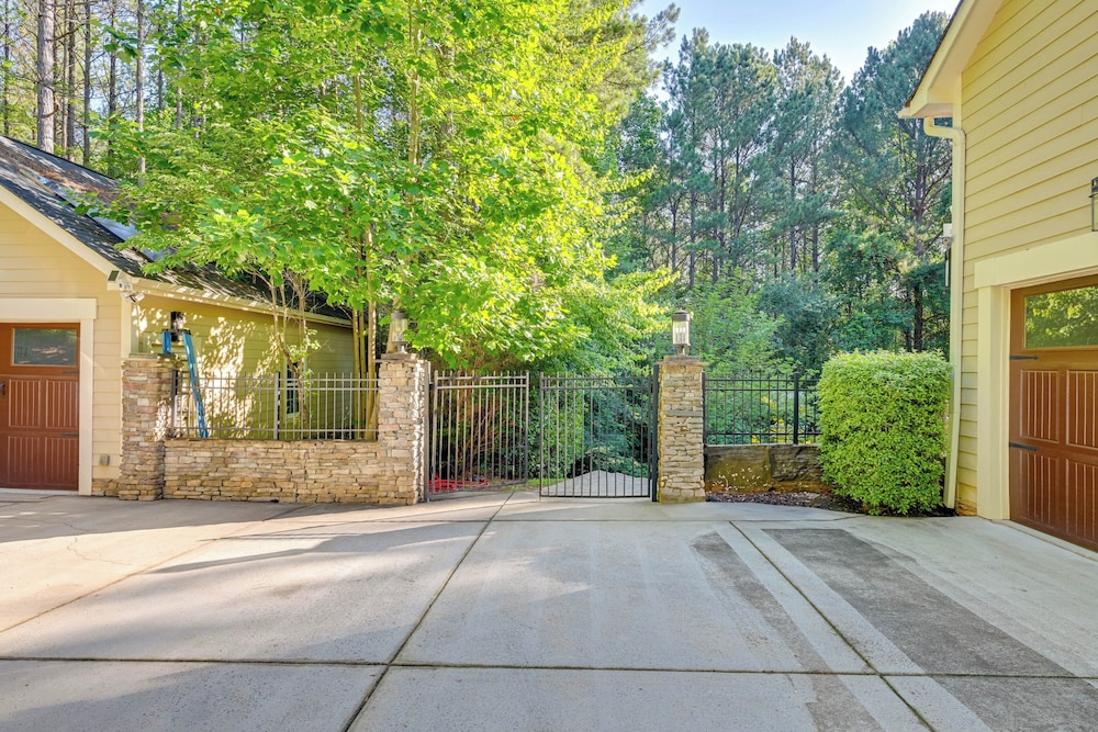 Hike & Explore! Luxe Retreat Near Lake Norman