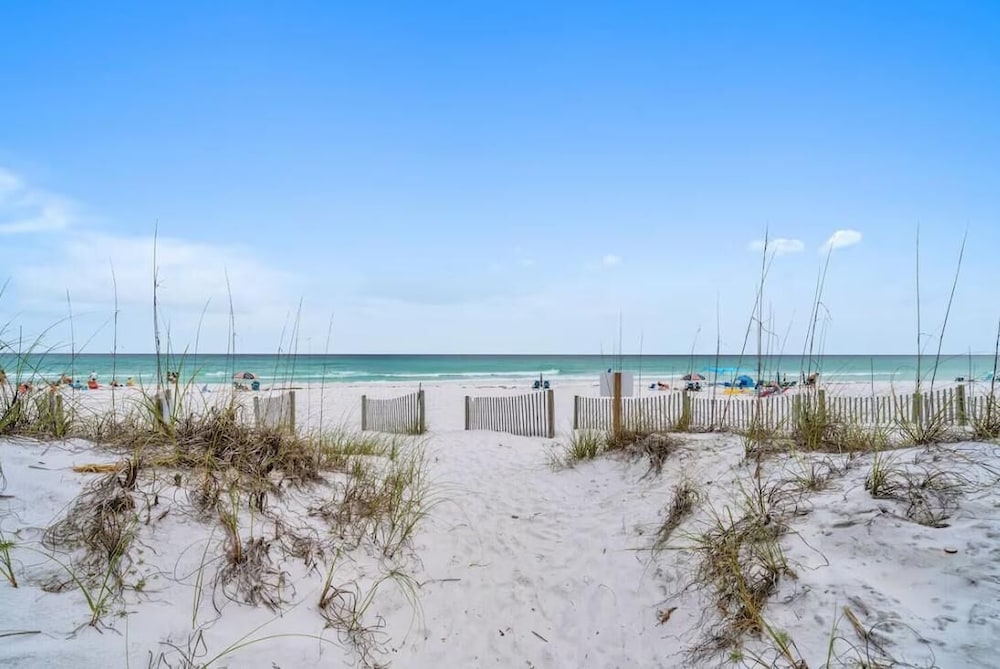 Green Reef #6- Beachfront Bliss