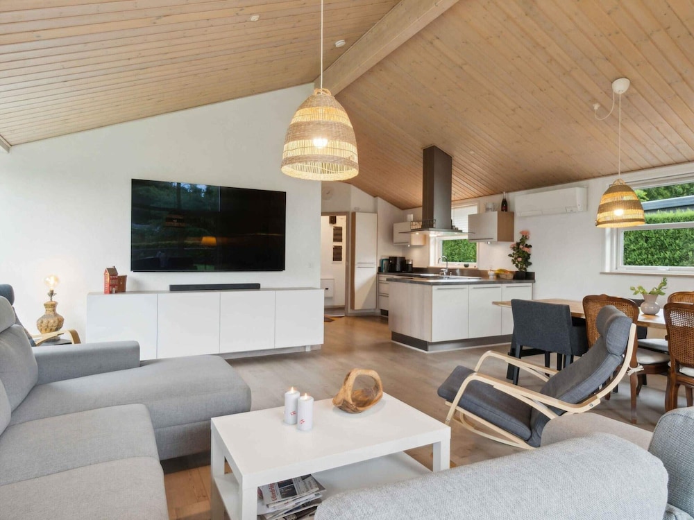 5 Star Holiday Home in Farvang