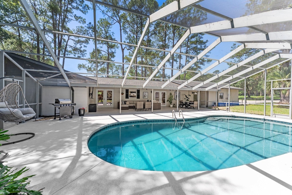 Designer Pet-friendly Retreat With Heated Pool 5 Bedroom Home