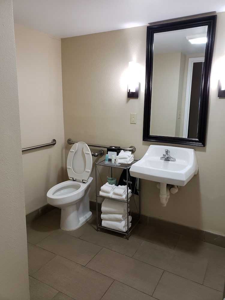 Lexington Vacations - Clarion Hotel Conference Center - North - Property Image 125