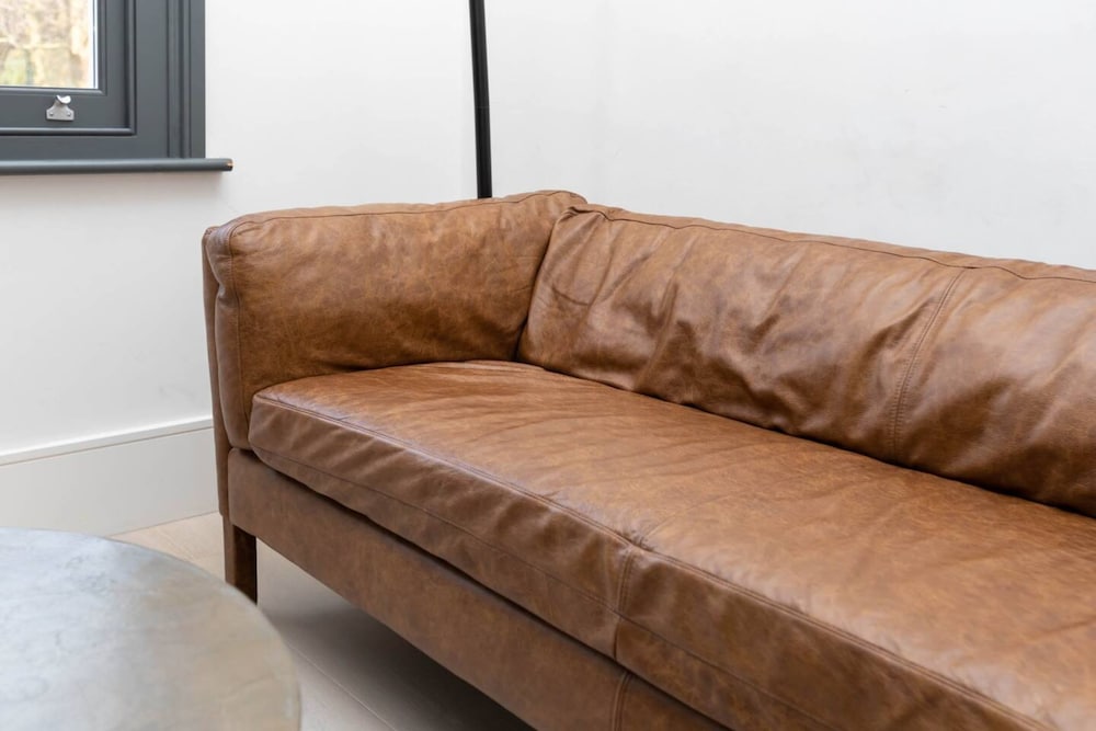 Contemporary 2 Bedroom Apartment on Columbia Road