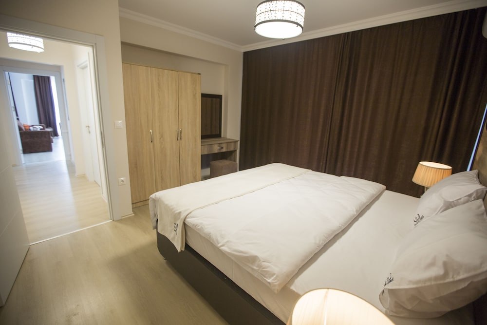 Black Rose Apartment view 5