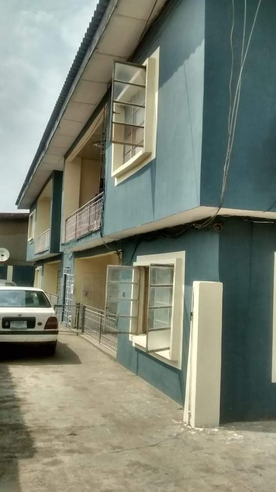 Impeccable 3-bed Apartment Located in Lagos view 4