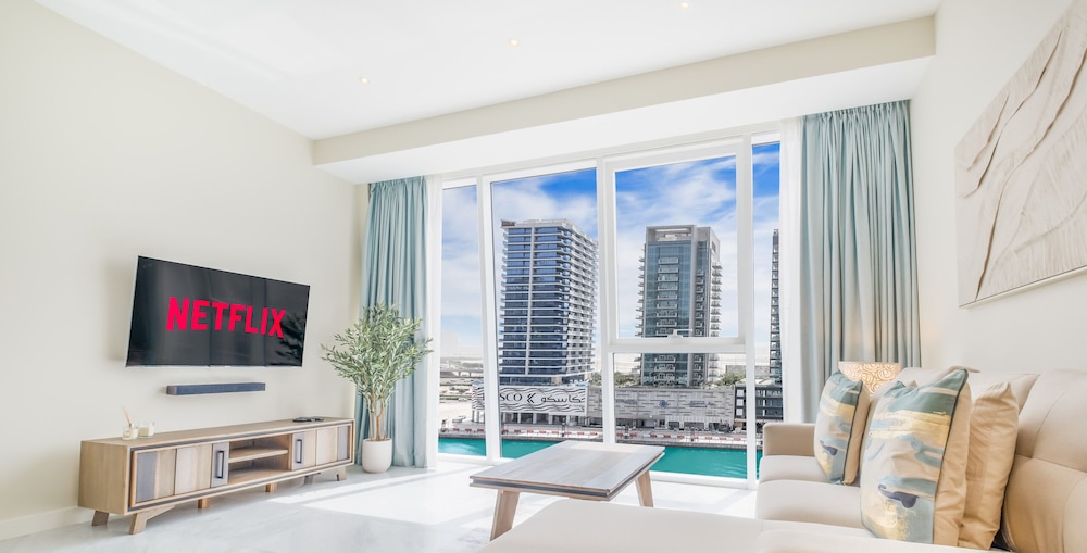 LUX Pad Executive Suite Canal View 5