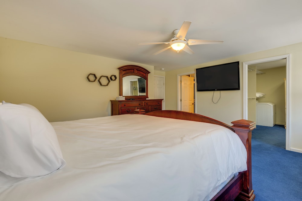 Ski, Golf & Hike: Spacious Dover Retreat!