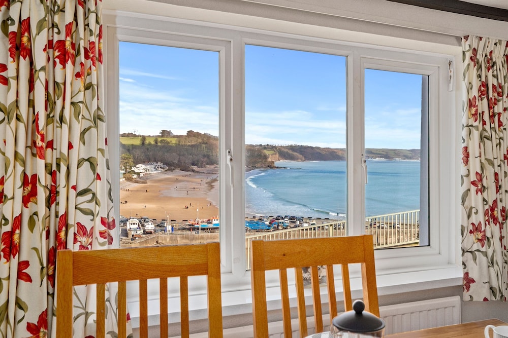 Hill Cottage - Spectacular Sea Views Parking