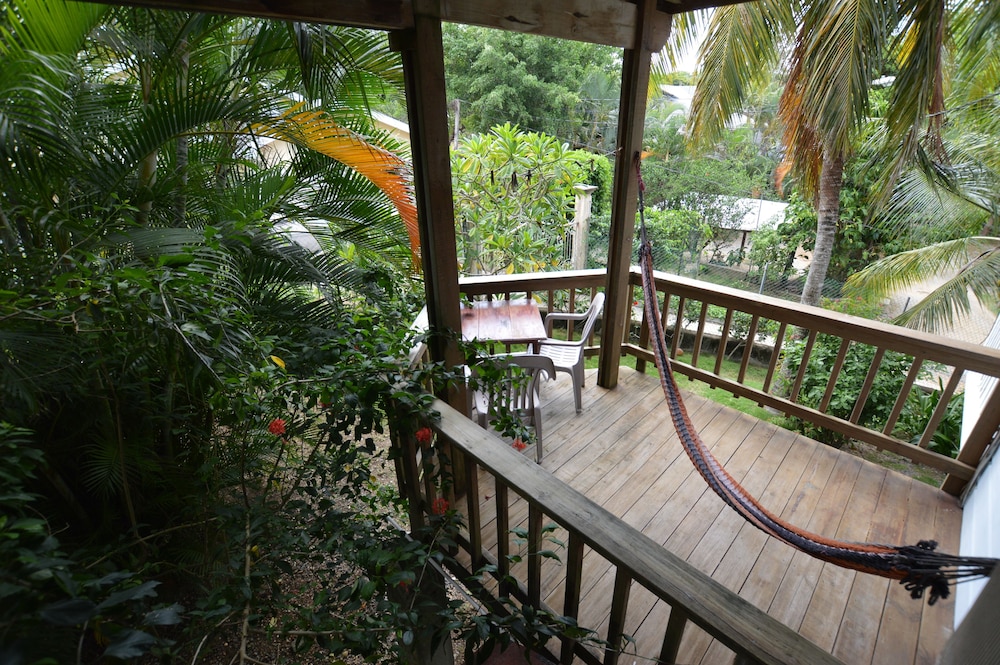 Mariposa Lodge