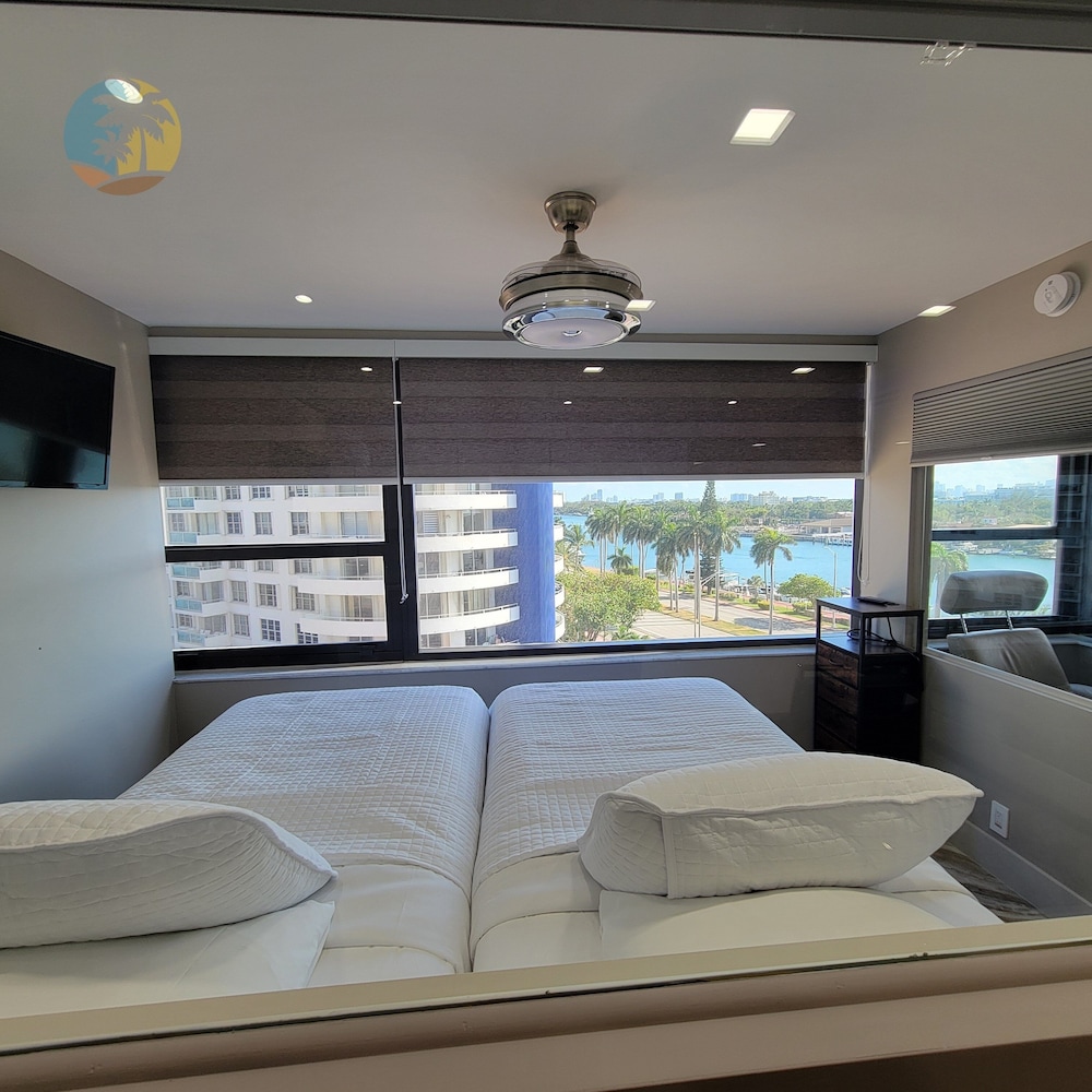 Alexander 821 4 Bedroom Apts