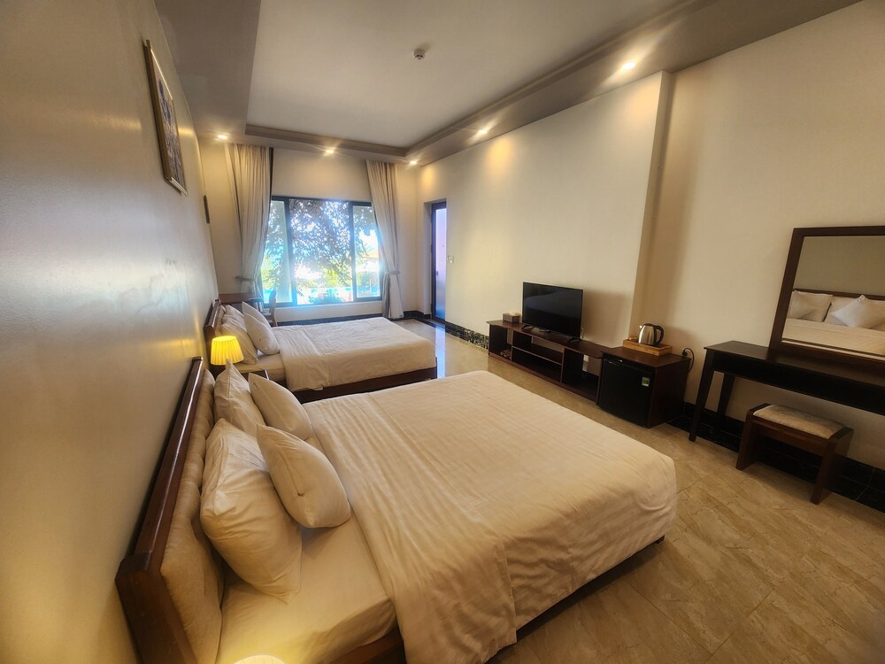 Sunny Shore Resort