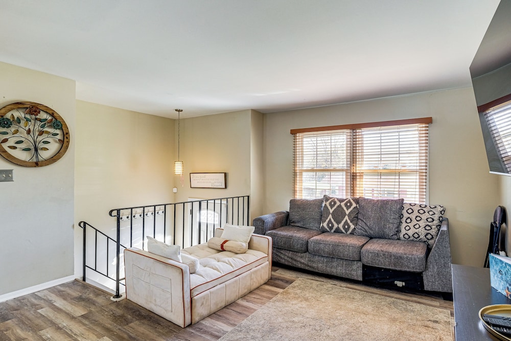 Commute to Alexandria & DC: Home w/ Shared Yard